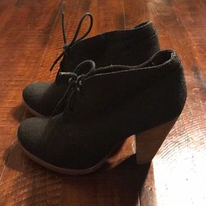 SEYCHELLES Black Linen Booties